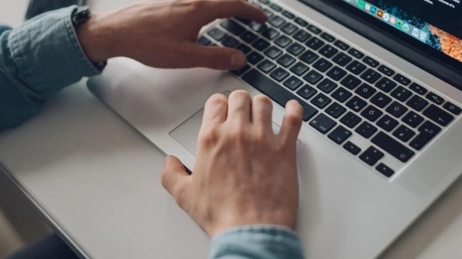 Gen Z και εργασία: CEOs προτείνουν προσαρμοστικότητα, περιέργεια και τεχνικές δεξιότητες για επιτυχημένη καριέρα