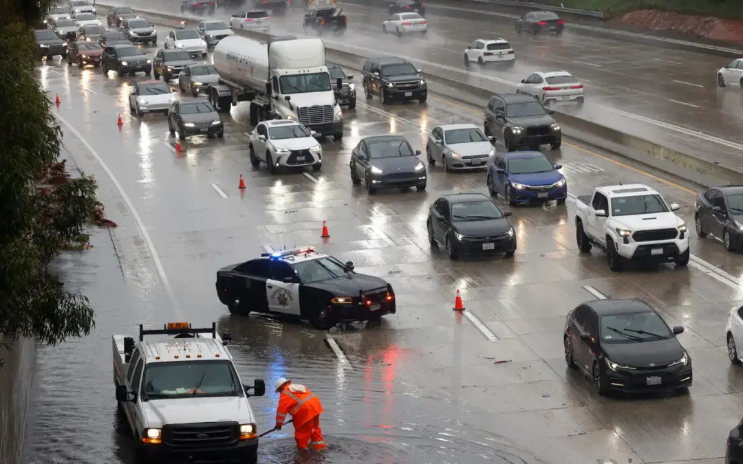 Λος Άντζελες: Βροχές και πλημμύρες το έθεσαν σε κατάσταση έκτακτης ανάγκης – Χιλιάδες σπίτια έμειναν χωρίς ρεύμα