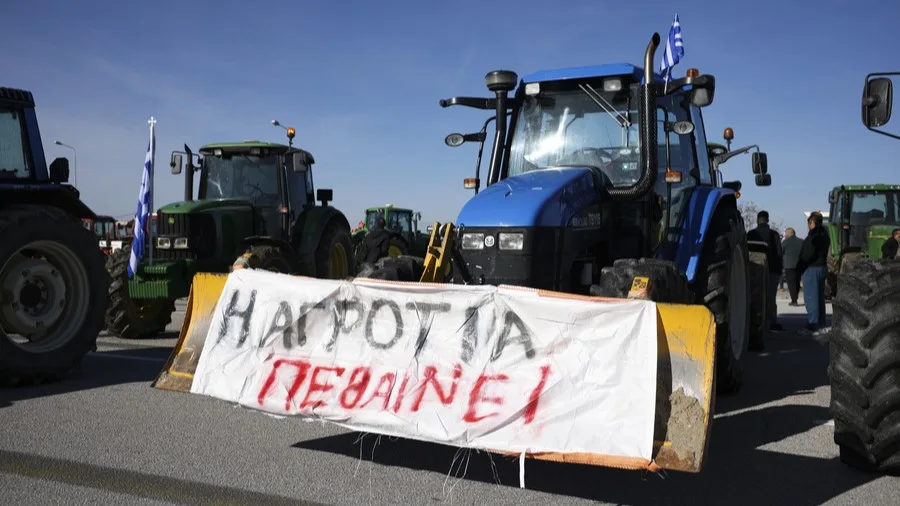 Χριστούγεννα στο μπλόκο – Μακριά από το σπίτι, κοντά στο αίτημα (βίντεο)