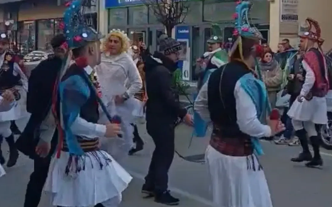 «Μωμόγεροι στους δρόμους των Ιωαννίνων» από την Αδελφότητα Ποντίων και Μικρασιατών Ηπείρου (βίντεο)