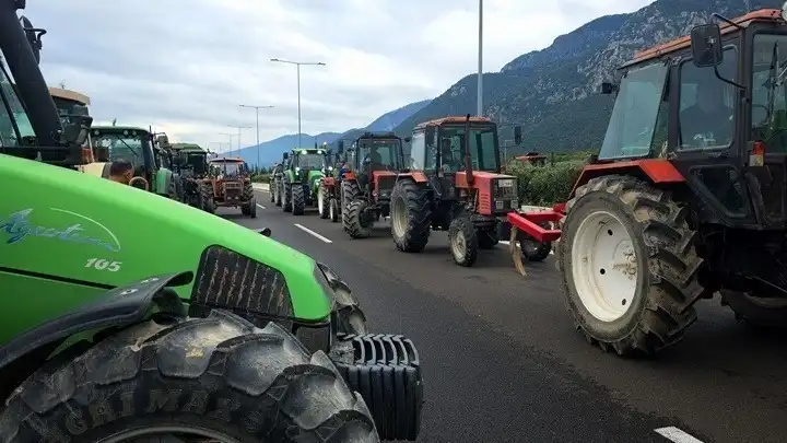 Προσωρινή παύση ενόψει Πρωτοχρονιάς στα αγροτικά μπλόκα της Μακεδονίας