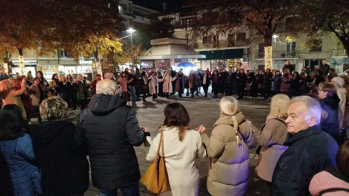 Ιωάννινα – Δυναμική παρουσία του ΠΗΓΑΣΟΥ στη φωταγώγηση του χριστουγεννιάτικου δέντρου στην Πλατεία Πάργης