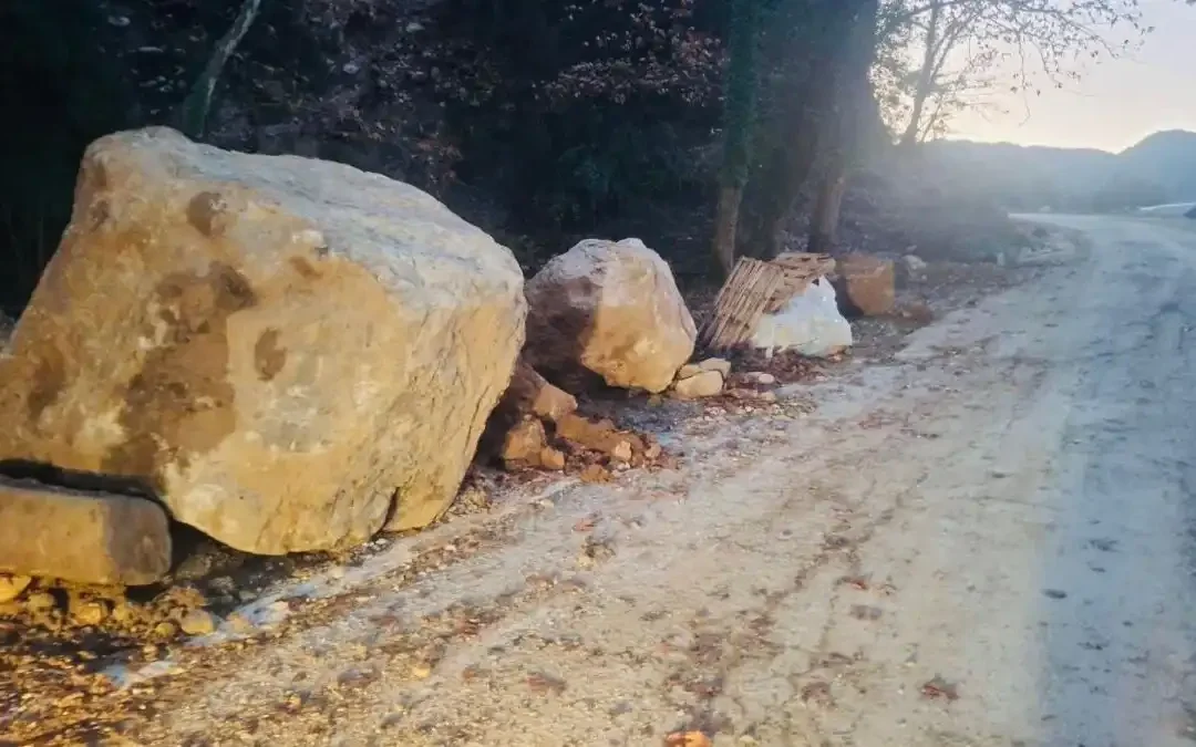 Επικίνδυνο οδικό δίκτυο σε Ήπειρο, Αιτωλοακαρνανία και Λευκάδα – Κραυγή αγωνίας από εκπαιδευτικούς, με κοινή δήλωση 14 Συλλόγων