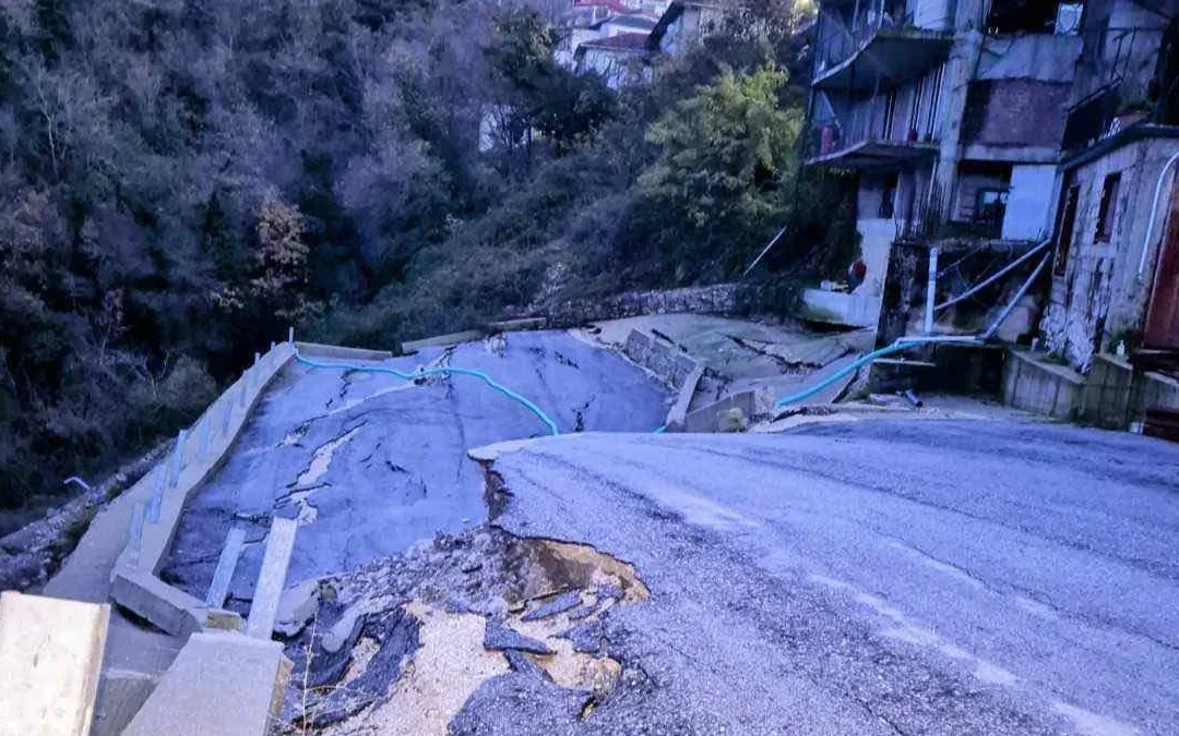 Χρήματα-σταγόνα για τις πληγές της ADEL: Δήμοι της Ηπείρου «επί ξύλου κρεμάμενοι»