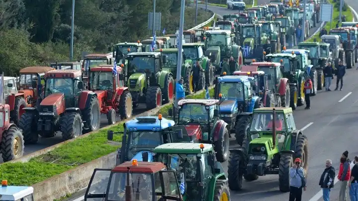 Αγροτικές κινητοποιήσεις: Αποκλεισμοί σε διόδια και τελωνεία από το Σάββατο