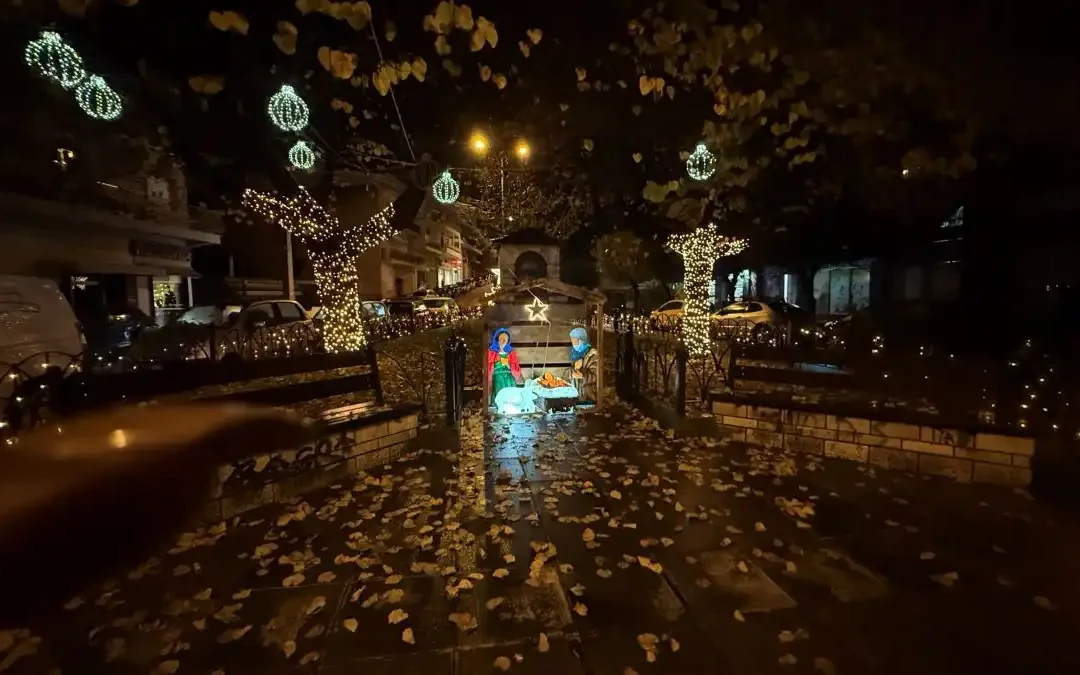 Ιωάννινα: Η φιλοσοφία πίσω από τον φετινό Χριστουγεννιάτικο στολισμό – Συνέντευξη με την Έλενα Σιόντη