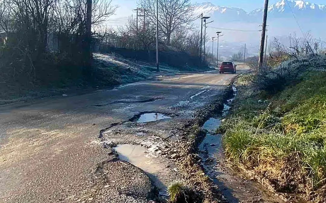 “Οδόστρωμα” παγίδα για οδηγούς στο δρόμο Κατσικά-Μπάφρας
