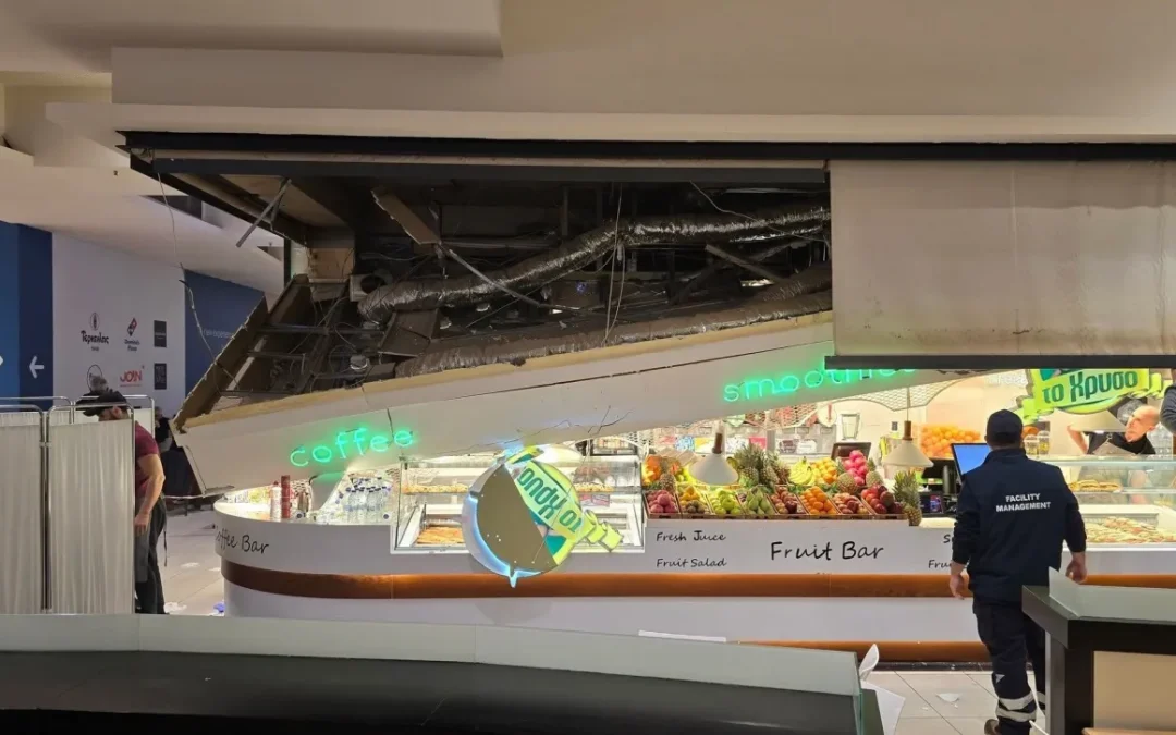 Θεσσαλονίκη: Γυναίκα τραυματίστηκε από κατάρρευση ψευδοροφής σε κατάστημα (video)