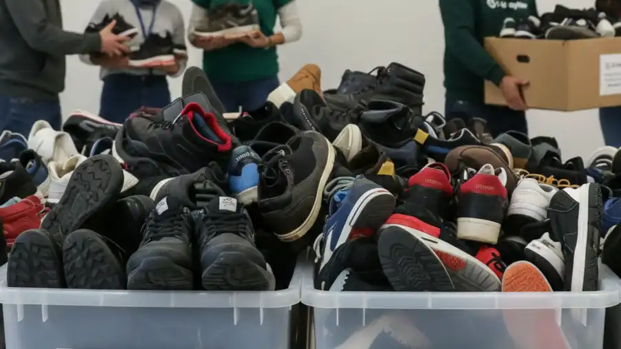 Ένα ζευγάρι παπούτσια μπορεί να κάνει τη διαφορά – Πρωτοβουλία του SolidarityNow