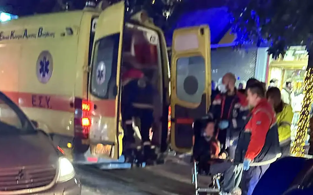 Παράσυρση πεζής από δίκυκλο στην οδό Αβέρωφ στα Ιωάννινα – Στο σημείο η Τροχαία ΕΚΑΒ