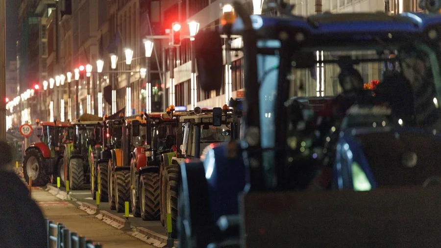 Ευρωπαίοι αγρότες στους δρόμους ενόψει της συμφωνίας ΕΕ–Mercosur