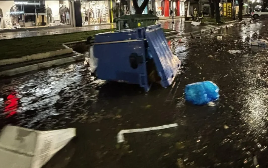 Αλεξανδρούπολη: Καταιγίδα με ανέμους 154 χλμ./ώρα σάρωσε την πόλη σε 15 λεπτά (video)