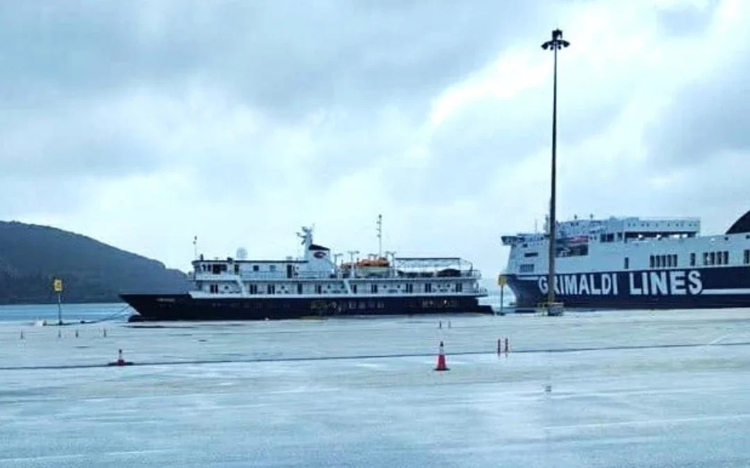 Χειμερινή τουριστική άφιξη μικρού κρουαζιερόπλοιου στο Λιμάνι της Ηγουμενίτσας