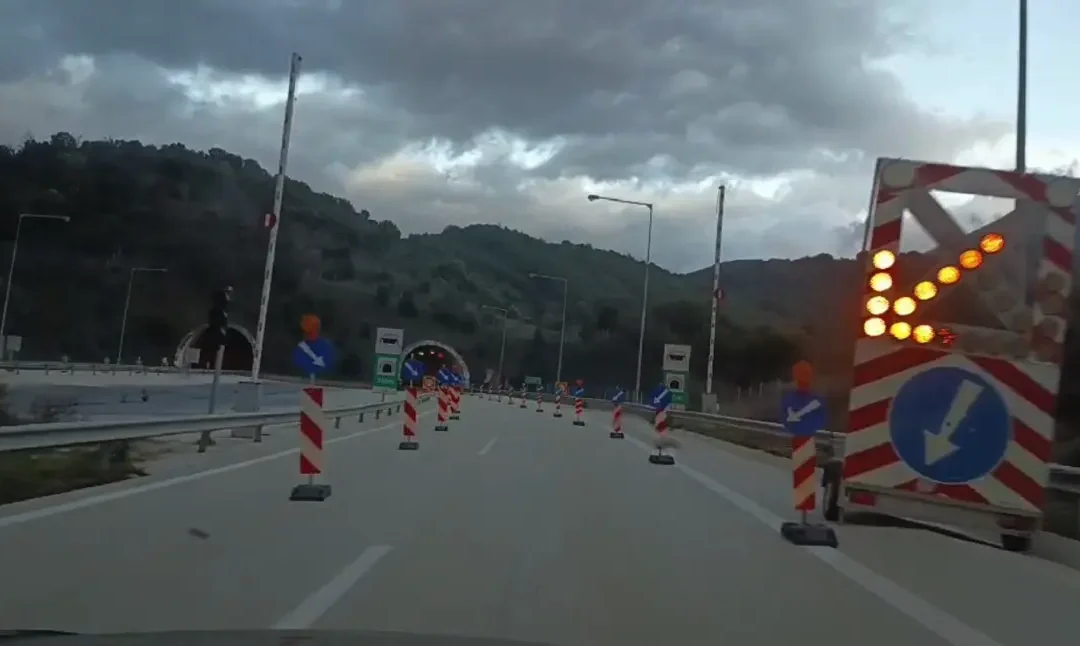 Διεκόπη η κυκλοφορία στην Εγνατία Οδό Μέτσοβο προς Ιωάννινα λόγω εκτροπής νταλίκας