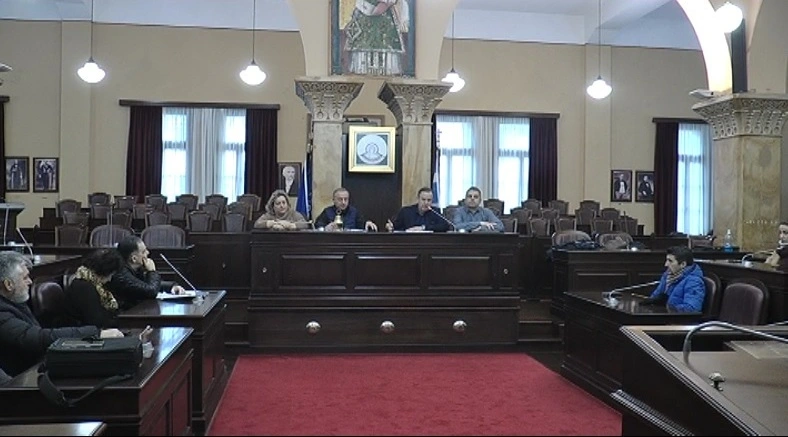 “Μέτωπο” Δήμου, εκπαιδευτικών και γονιών για να μην καταργηθούν οι σχολικές επιτροπές