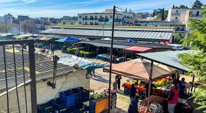 Μείωση 30% στο τεκμαρτό εισόδημα και τέλος στην προσαύξηση 5% για τις λαϊκές αγορές
