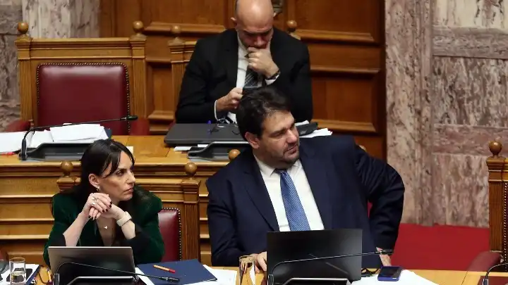 Βουλή: Ψηφίστηκε με τις ψήφους της ΝΔ η κατάργηση των Σχολικών Επιτροπών