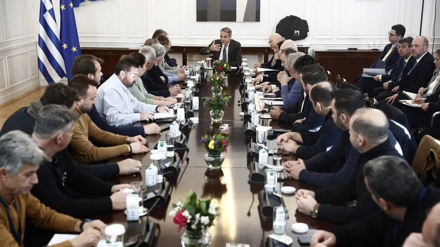 Aγρότες από 14 μπλόκα στο τραπέζι με τον Μητσοτάκη – Tι ζητούν