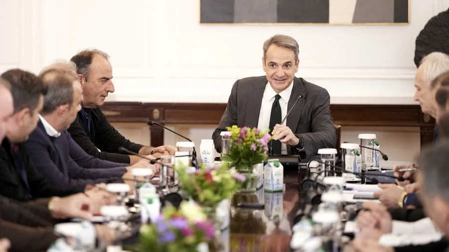 Μετά από 4 ώρες ολοκληρώθηκε η συνάντηση Μητσοτάκη με τους αγρότες στο Μαξίμου (video)