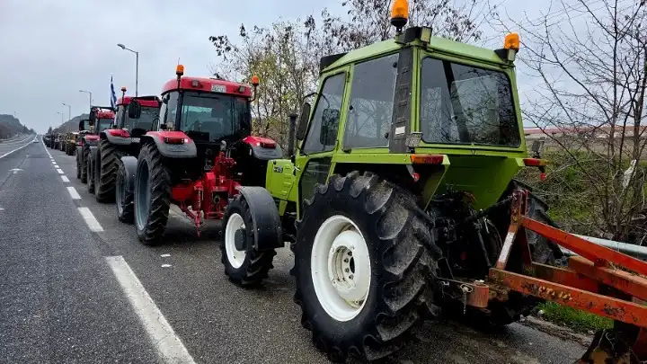 Ανοιχτά και σήμερα τα μπλόκα σε Μάλγαρα, Ευζώνους, Προμαχώνα και Νίκη