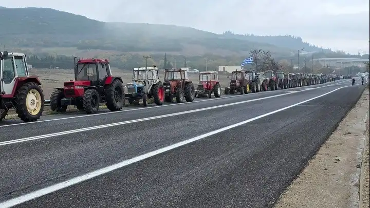 Αγρότες: Σταδιακή άρση των μπλόκων από σήμερα, ενόψει της συνάντησης με τον πρωθυπουργό