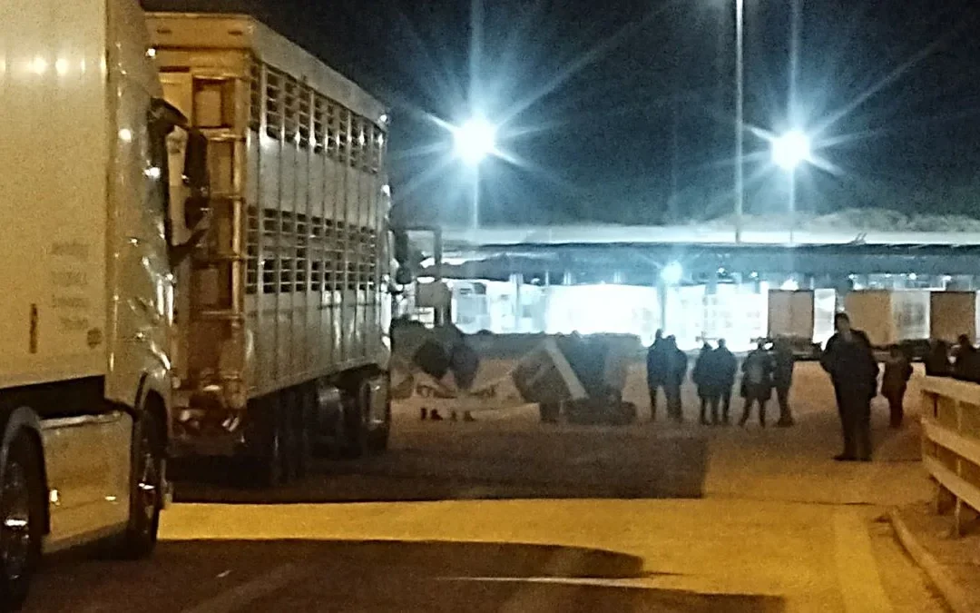 Μπλόκο Θεσπρωτίας: Δίωρος αποκλεισμός στο λιμάνι Ηγουμενίτσας