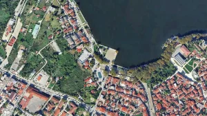 Σχέδιο αποσυμφόρησης στο παραλίμνιο – Δύο νέα πάρκινγκ στο σχεδιασμό του Δήμου Ιωαννιτών