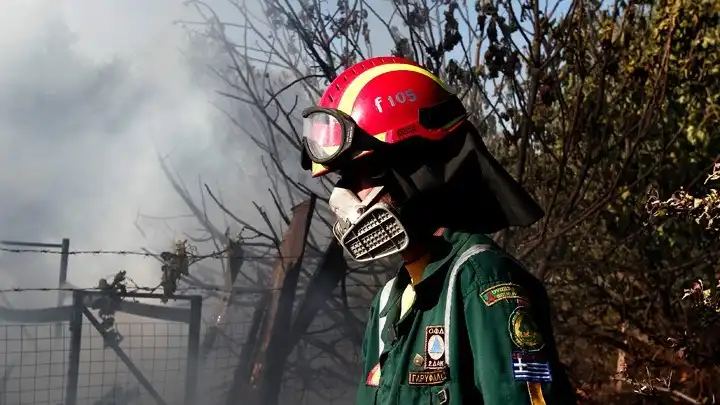 Ηλικιωμένη βρέθηκε απανθρακωμένη μετά από φωτιά σε σπίτι στον Σοχό Θεσσαλονίκης (βίντεο)