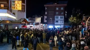 Η ταυτοποίηση των θυμάτων συνεχίζεται μετά την πυρκαγιά σε μπαρ στο Κραν Μοντανά της Ελβετίας – Πάνω από 40 οι νεκροί
