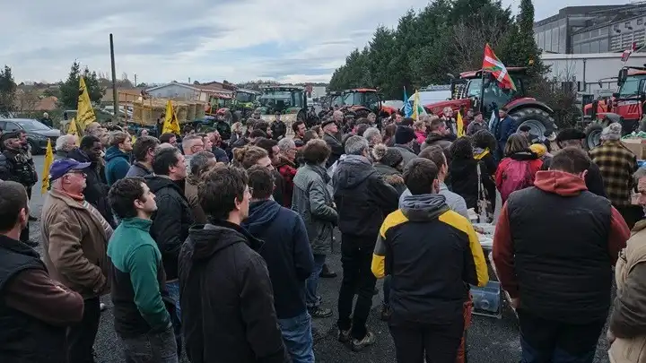 Νέα διαδήλωση αγροτών στο Παρίσι κατά της συμφωνίας ΕΕ – Mercosur