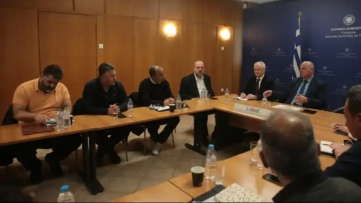 Τι συζητήθηκε στη νέα συνάντηση Τσιάρα με αγρότες (βίντεο)