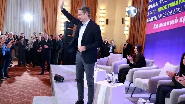 Μητσοτάκης από τα Ιωάννινα: Έμφαση στην κοινωνική πολιτική και στήριξη ατόμων με αναπηρίες στο προσυνέδριο της ΝΔ