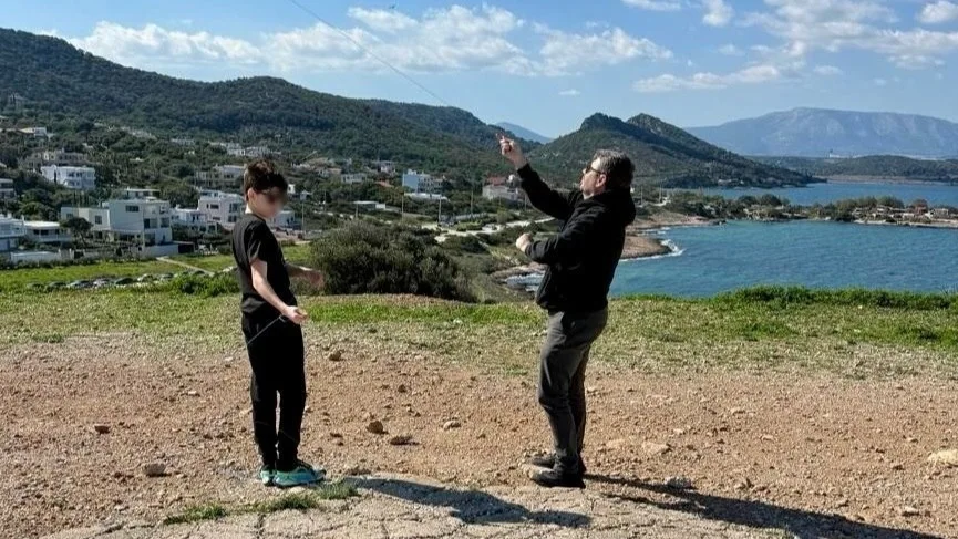 Ανδρουλάκης: Φωτογραφίες με τον γιο του από το πέταγμα χαρταετού