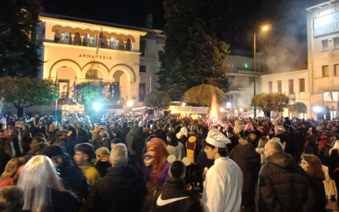 Ιωάννινα: Οι Τζαμάλες άναψαν σε κάθε γειτονιά – Φωτιά, παράδοση και αποκριάτικο γλέντι σε όλη την πόλη (φωτογραφίες – βίντεο)