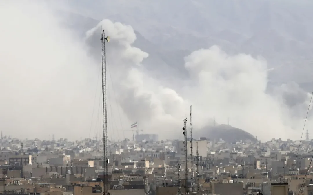 Ισραήλ: «Στοχεύουμε μόνο στρατιωτικούς στόχους» – Καταγγελίες Ιράν για πλήγματα σε κατοικημένες περιοχές