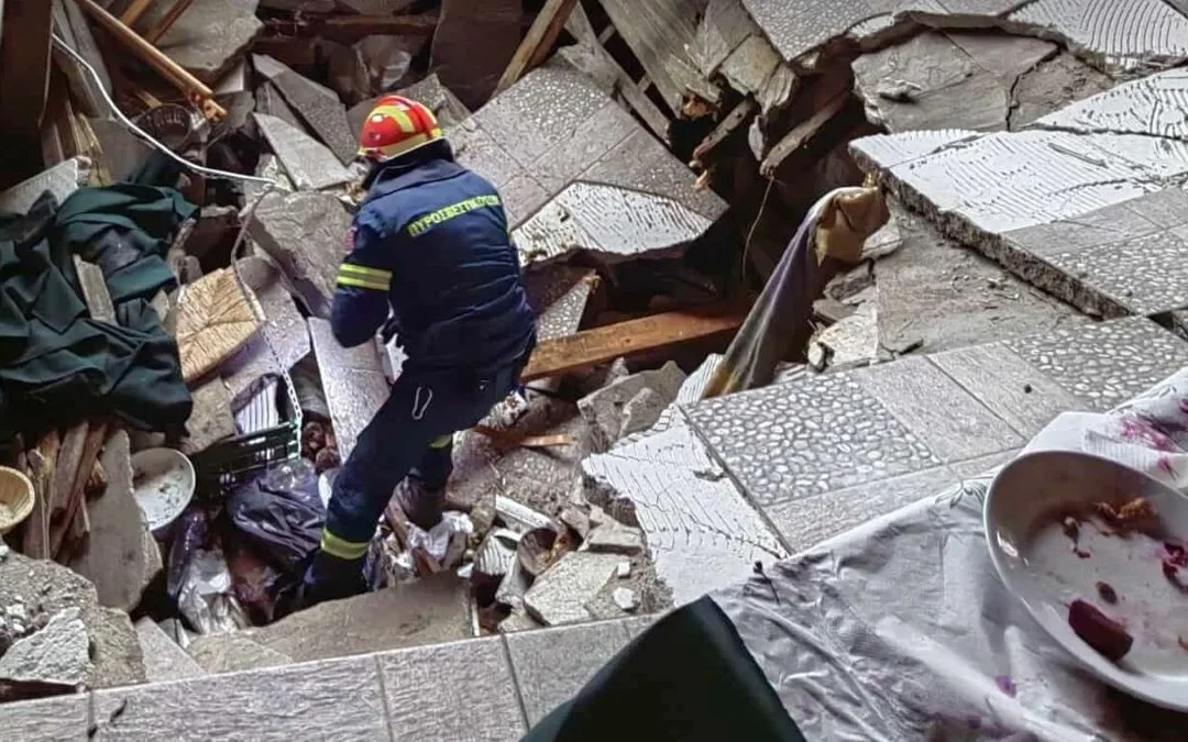 Κομοτηνή: Υποχώρησε δάπεδο σε κατάστημα – Οκτώ άτομα στο νοσοκομείο (video)