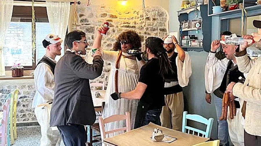 Κόνιτσα: Το έθιμο του Γάμου – Η Νύφη στην Αγορά άνοιξε το Σαββατιάτικο γλέντι