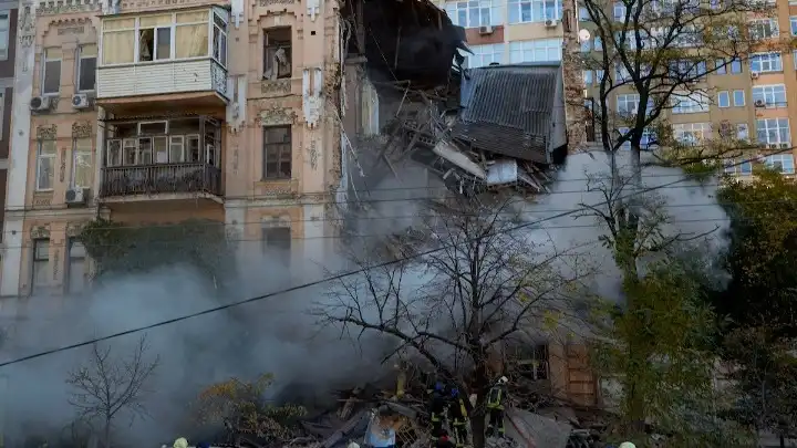 Ουκρανία: Περισσότεροι από 20 τραυματίες σε επιθέσεις της Ρωσίας εναντίον του Κιέβου και άλλων επαρχιών