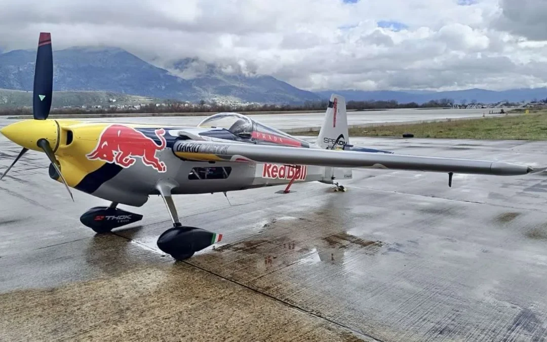 Τα αεροπλάνα της Red Bull στο αεροδρόμιο Ιωαννίνων
