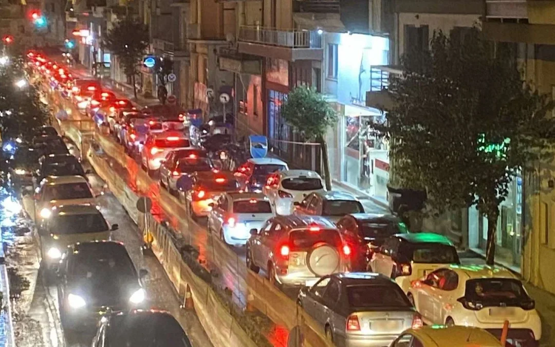 Τωρα – Ιωάννινα: Κυκλοφοριακή συμφόρηση στην Σπύρου Λάμπρου & Μεγάλου Αλεξάνδρου (video)