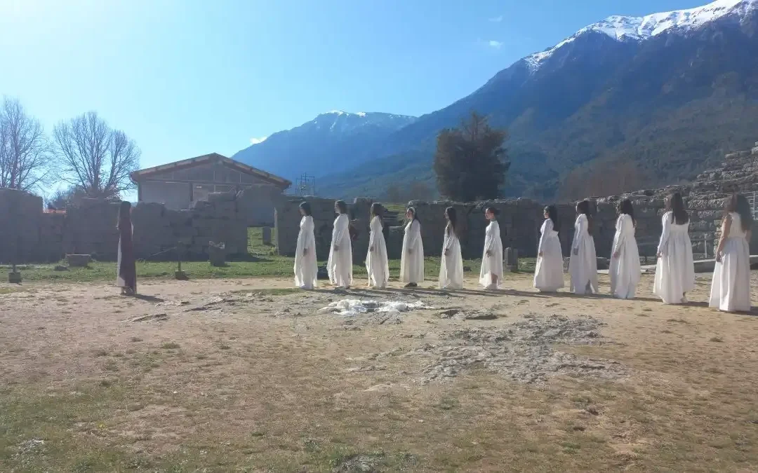 Μαθητές σε ρόλο ξεναγού και ηθοποιού στον Αρχαιολογικό Χώρο της Δωδώνης