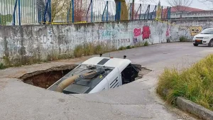 Γιάννενα Νέα Εποχή: «Για την καθίζηση στο 8ο ΓΕΛ φταίει το μάτι; Να στείλει ο δήμος… ξεματιάστρα την επόμενη φορά»