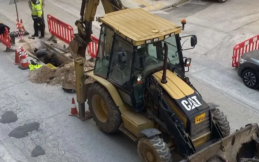 Πλημμύρισε τμήμα της Σπύρου Λάμπρου στα Ιωάννινα μετά από καθίζηση του οδοστρώματος (βίντεο)