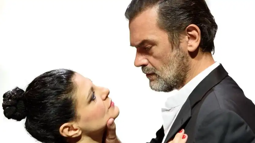 Άγουρα Κεράσια στην Άρτα – Η παράσταση του Μιχαήλ Άνθη στην Αίθουσα Σκουφά