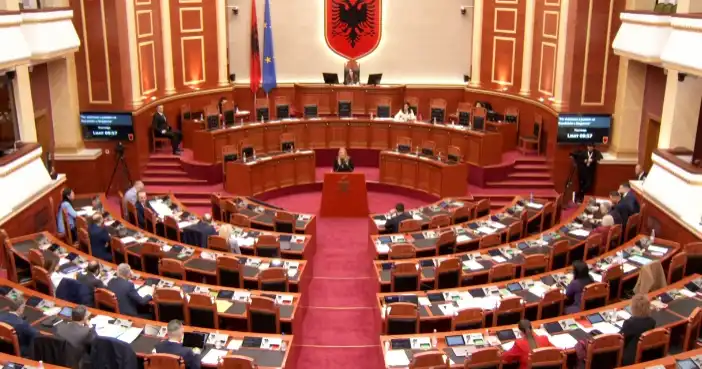 Ανιστόρητη αναφορά για τους “Τσάμηδες” στη Βουλή της Αλβανίας