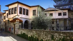 Κάμερες σε δημόσιους χώρους – Πρόληψη των βανδαλισμών ή καταστολή;