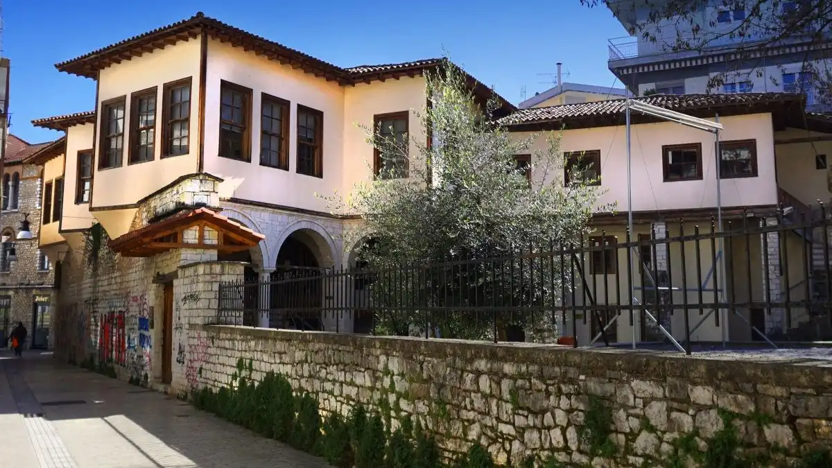Κάμερες σε δημόσιους χώρους – Πρόληψη των βανδαλισμών ή καταστολή;
