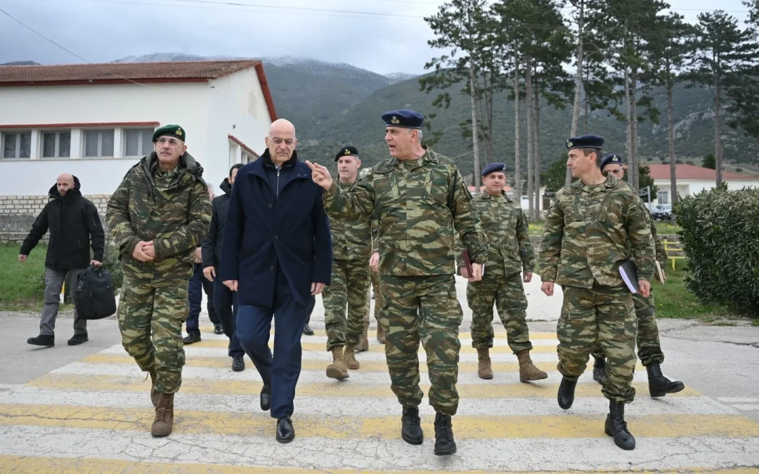 Δένδιας στο 625 Μ/Π Ιωαννίνων: Επίσκεψη χωρίς προειδοποίηση σε ΣΥΠΟ και εγκαταστάσεις σίτισης