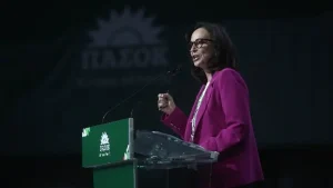 Διαμαντοπούλου: Το ΠΑΣΟΚ έχει πρόγραμμα και όχι «λεφτόδεντρα» – Αιχμές για δημοσκοπήσεις και Τσίπρα (βίντεο)