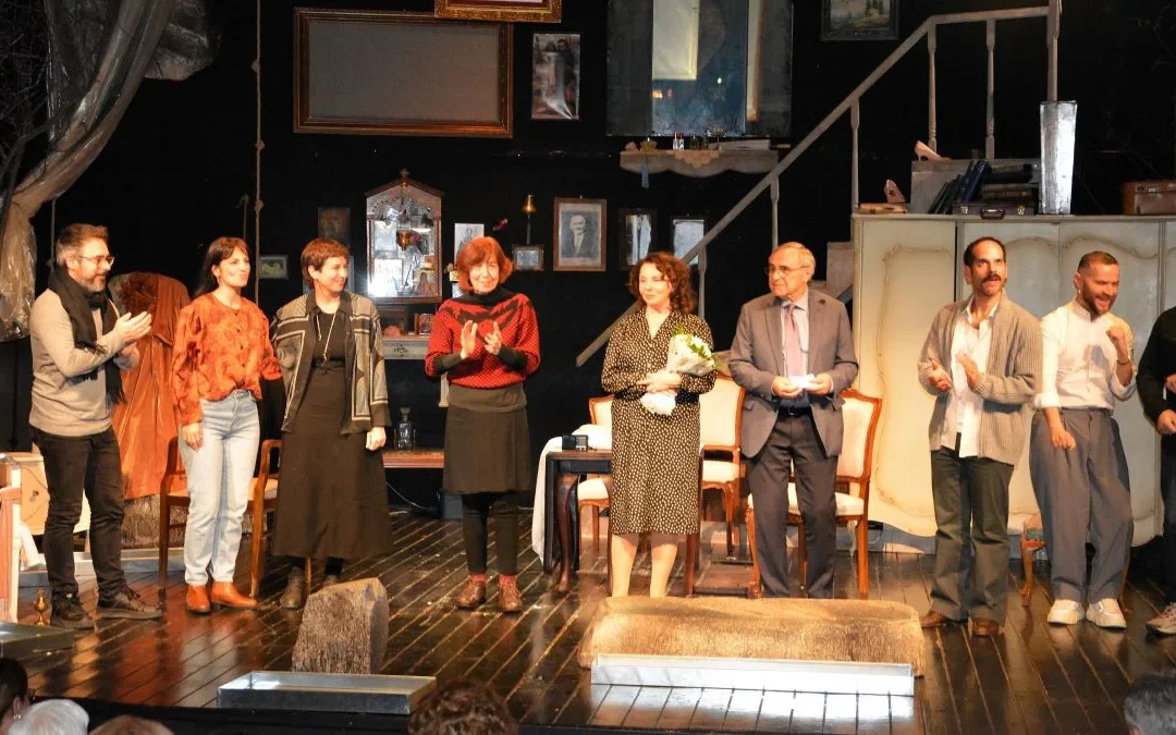 Ιωάννινα: Κατάμεστο το Καμπέρειο στην πρεμιέρα της παράστασης «Φυγόδικος δεν ήμουν»